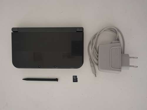 Nintendo New 3DS XL (Grey) with Protective Cover