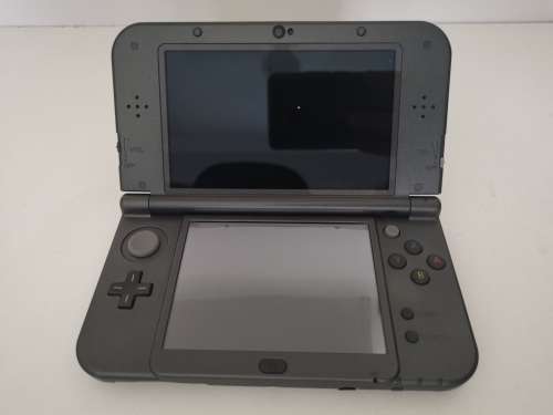 Nintendo New 3DS XL (Grey) with Protective Cover