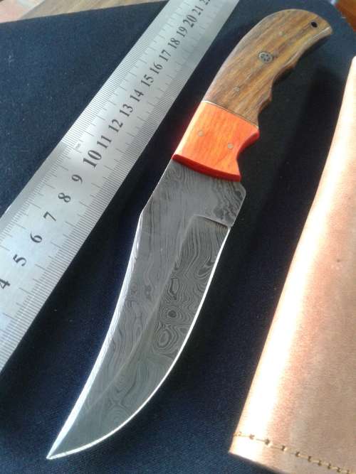 DAMASCUS Hand Made Knife, NEW Design, FREE PARACORD Bracelet. Money back if not happy.
