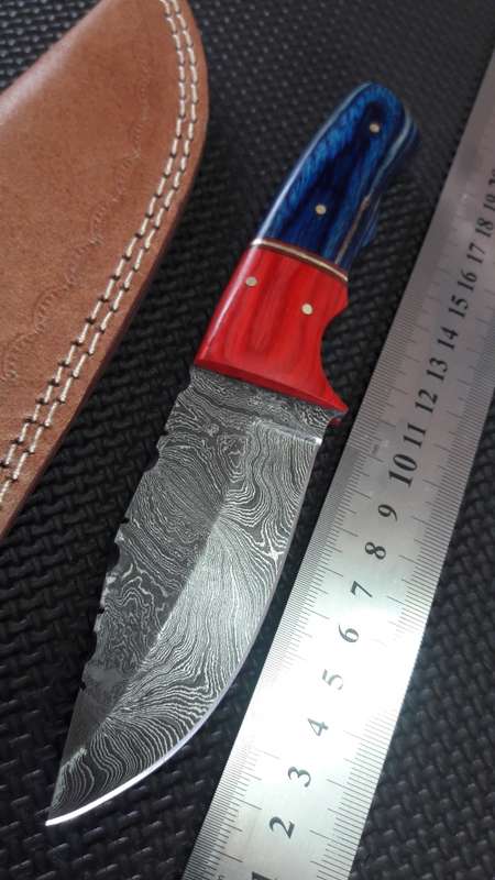 DAMASCUS Hand made knife, a must for any knife collector, AWESOME Gift,Leather Sheath incl
