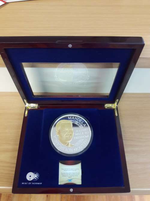 1Kilo PURE SILVER Mandela Robben Island medal,  please see all pictures.