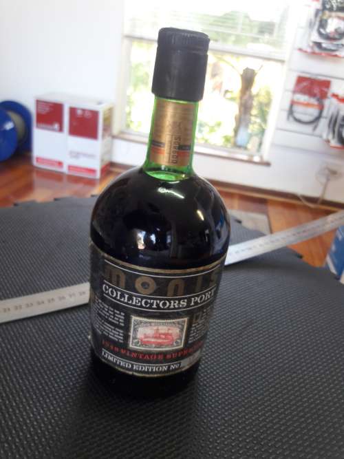 Monis Collectors Port, 1948 Vintage Superior. Limited Edition No. 18 , please see pictures
