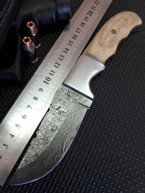 Handmade DAMASCUS Steel Knife, Wooden handle scales. Crazy R1 start, No reserve.