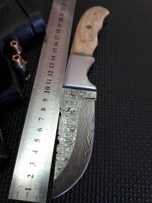 Handmade DAMASCUS Steel Knife, Wooden handle scales. Crazy R1 start, No reserve.