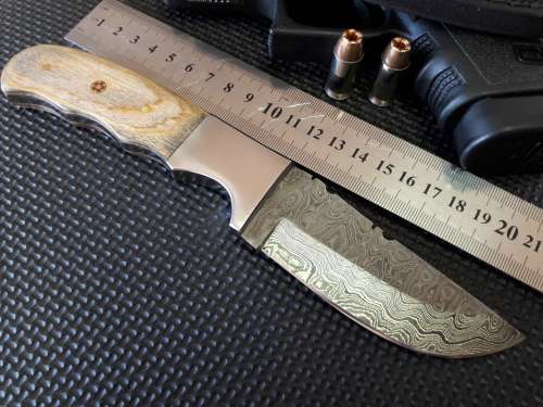 Handmade DAMASCUS Steel Knife, Wooden handle scales. Crazy R1 start, No reserve.