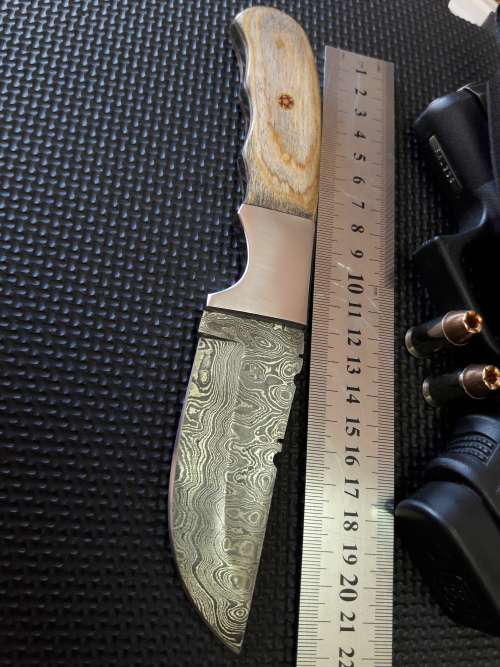 Handmade DAMASCUS Steel Knife, Wooden handle scales. Crazy R1 start, No reserve.