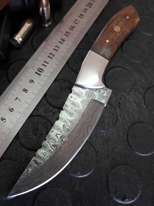 Handmade DAMASCUS Steel Knife, Wooden handle scales. Crazy R1 start, No reserve.