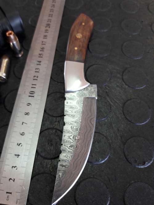 Handmade DAMASCUS Steel Knife, Wooden handle scales. Crazy R1 start, No reserve.