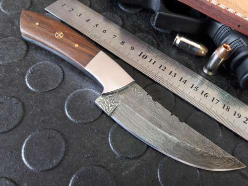 Handmade DAMASCUS Steel Knife, Wooden handle scales. Crazy R1 start, No reserve.