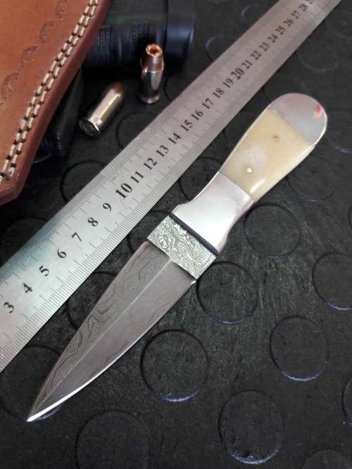 Hanemade Damascus steel Dagger as per images, Crazy R1 auction, No reserve.