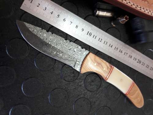 Handmade DAMASCUS Steel Knife, Camel bone and wooden handle scales. Crazy R1 start, No rese