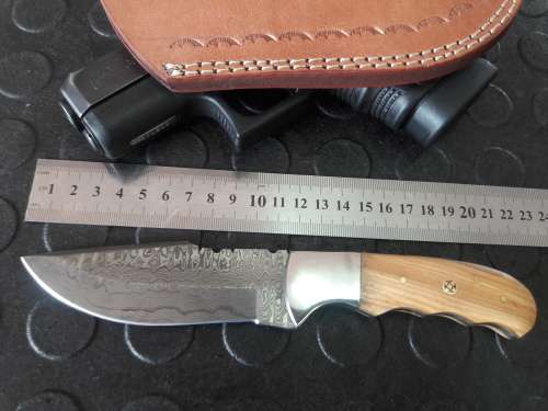 Handmade DAMASCUS Steel Knife, Wooden handle scales. Crazy R1 start, No reserve.