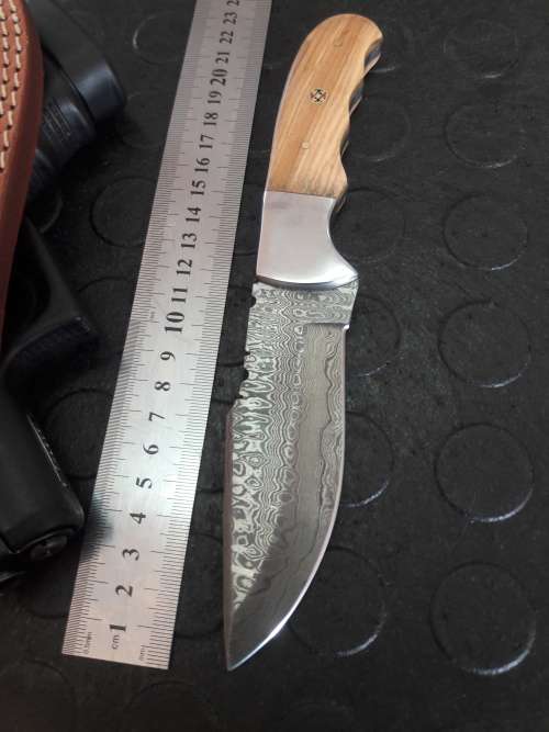 Handmade DAMASCUS Steel Knife, Wooden handle scales. Crazy R1 start, No reserve.