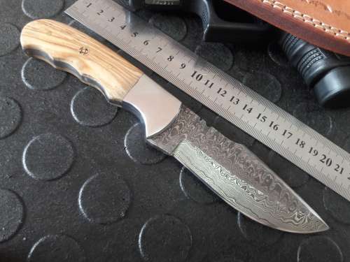 Handmade DAMASCUS Steel Knife, Wooden handle scales. Crazy R1 start, No reserve.