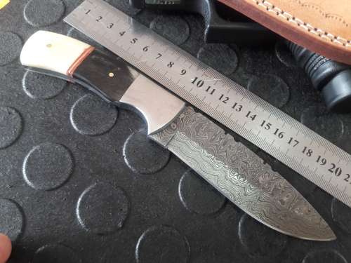 Handmade DAMASCUS steel Knife with Camel bone and bull horn handle. R1 start, No reserve auction.