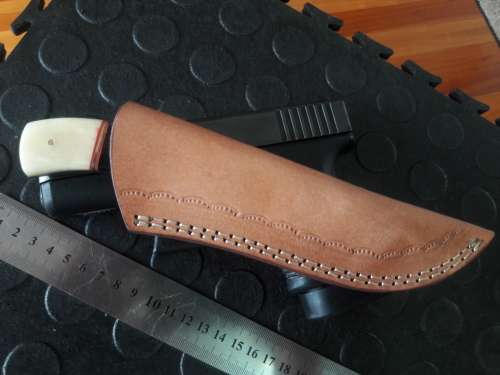 Handmade DAMASCUS steel Knife with Camel bone and bull horn handle. R1 start, No reserve auction.