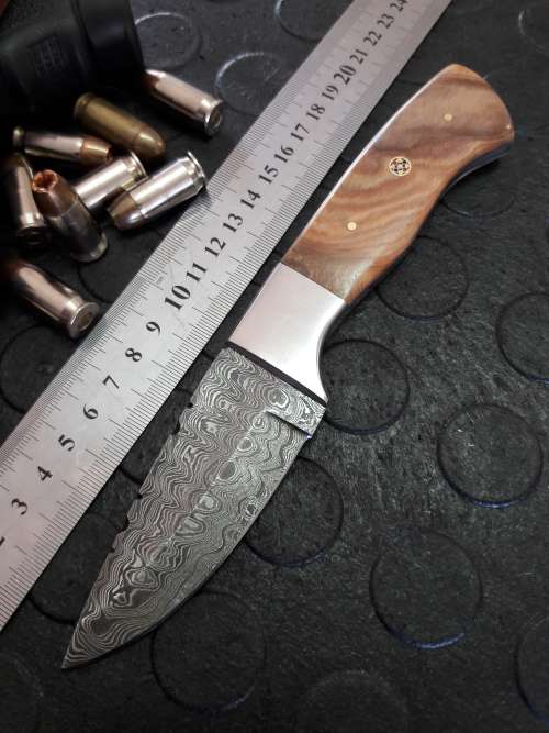 Handmade DAMASCUS Steel Knife, Wooden handle scales. Crazy R1 start, No reserve.