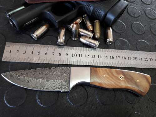 Handmade DAMASCUS Steel Knife, Wooden handle scales. Crazy R1 start, No reserve.