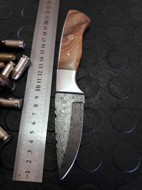 Handmade DAMASCUS Steel Knife, Wooden handle scales. Crazy R1 start, No reserve.
