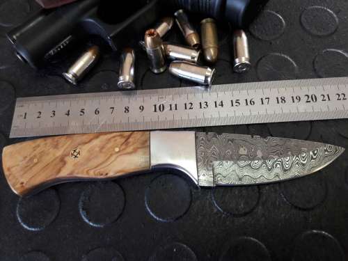 Handmade DAMASCUS Steel Knife, Wooden handle scales. Crazy R1 start, No reserve.