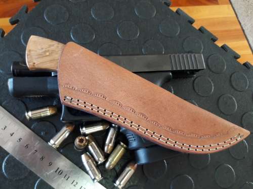 Handmade DAMASCUS Steel Knife, Wooden handle scales. Crazy R1 start, No reserve.