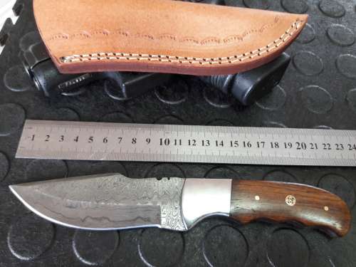 Handmade DAMASCUS Steel Knife, Wooden handle scales. Crazy R1 start, No reserve.
