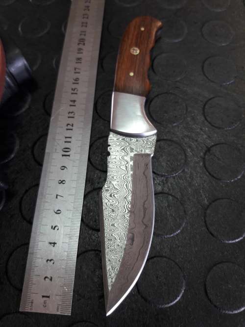 Handmade DAMASCUS Steel Knife, Wooden handle scales. Crazy R1 start, No reserve.