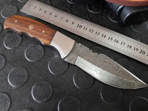 Handmade DAMASCUS Steel Knife, Wooden handle scales. Crazy R1 start, No reserve.
