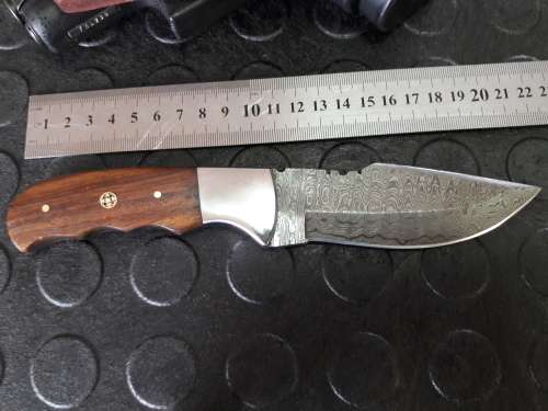 Handmade DAMASCUS Steel Knife, Wooden handle scales. Crazy R1 start, No reserve.