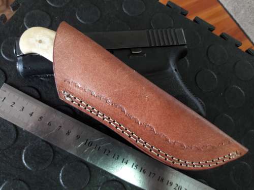 Handmade DAMASCUS steel Knife with Camel bone and bull horn handle. R1 start, No reserve auction.
