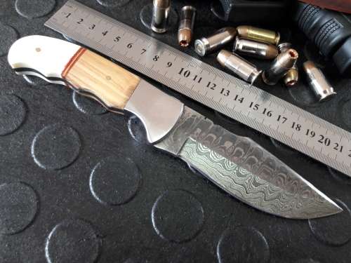 Handmade DAMASCUS Steel Knife, Camel bone and wooden handle scales. Crazy R1 start, No rese