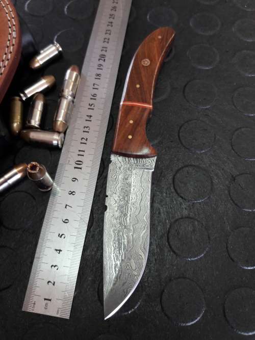 Handmade DAMASCUS Steel Knife, Wooden handle scales. Crazy R1 start, No reserve.