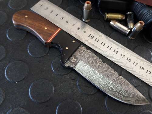 Handmade DAMASCUS steel Knife with Wood and bull horn handle. R1 start, No reserve auction.