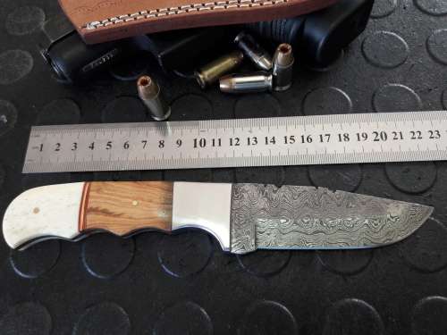 Handmade DAMASCUS Steel Knife, Camel Bone and wooden handle scales. Crazy R1 start, No reserve.