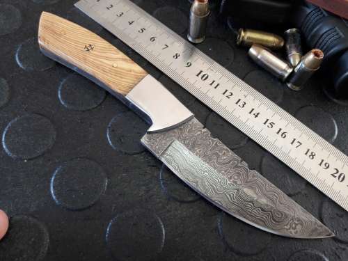 Handmade DAMASCUS Steel Knife, WOODEN handle scales. Crazy R1 start, No reserve.