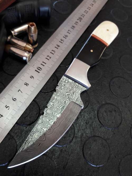 Handmade DAMASCUS Steel Knife, Camel Bone and Bull horn handle scales. Crazy R1 start, No reserve.