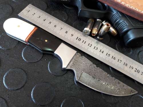 Handmade DAMASCUS Steel Knife, Camel Bone and Bull horn handle scales. Crazy R1 start, No reserve.
