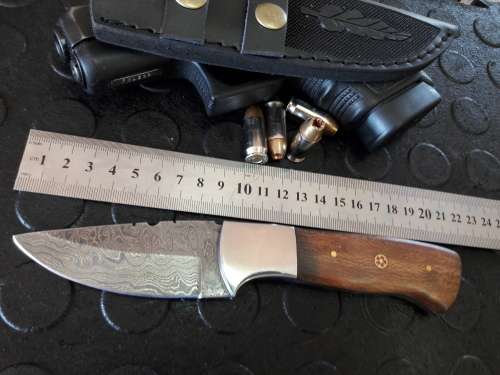 Handmade DAMASCUS Steel Knife, WOODEN handle scales. Crazy R1 start, No reserve.