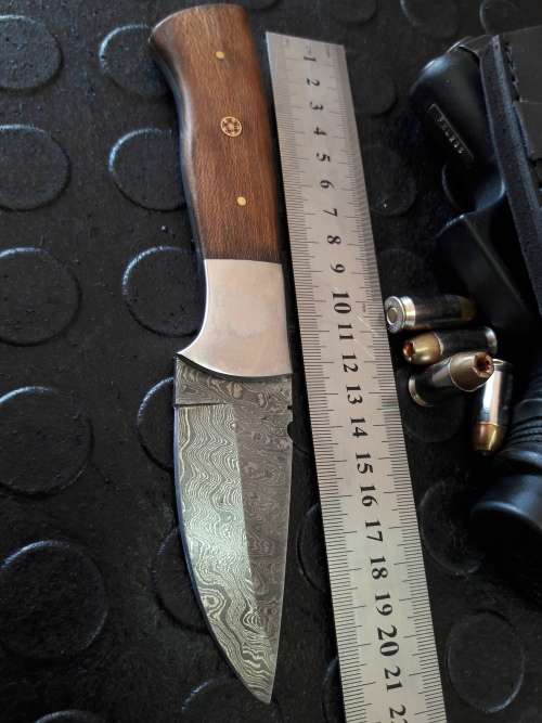 Handmade DAMASCUS Steel Knife, WOODEN handle scales. Crazy R1 start, No reserve.