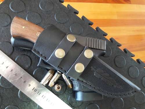 Handmade DAMASCUS Steel Knife, WOODEN handle scales. Crazy R1 start, No reserve.