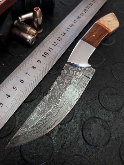 Handmade DAMASCUS Steel Knife, WOODEN handle scales. Crazy R1 start, No reserve.