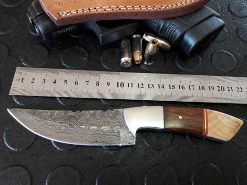Handmade DAMASCUS Steel Knife, WOODEN handle scales. Crazy R1 start, No reserve.