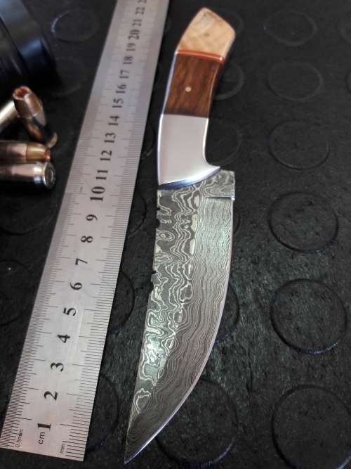 Handmade DAMASCUS Steel Knife, WOODEN handle scales. Crazy R1 start, No reserve.