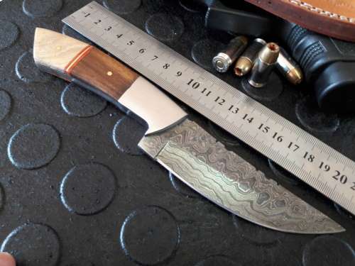 Handmade DAMASCUS Steel Knife, WOODEN handle scales. Crazy R1 start, No reserve.