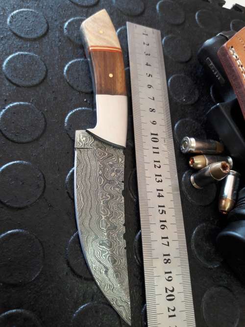 Handmade DAMASCUS Steel Knife, WOODEN handle scales. Crazy R1 start, No reserve.