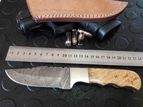 Handmade DAMASCUS Steel Knife, WOODEN handle scales. Crazy R1 start, No reserve.