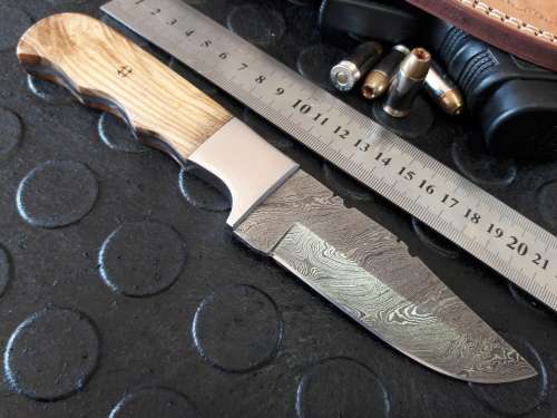 Handmade DAMASCUS Steel Knife, WOODEN handle scales. Crazy R1 start, No reserve.