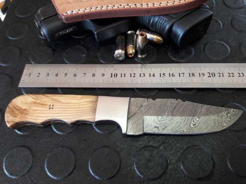 Handmade DAMASCUS Steel Knife, WOODEN handle scales. Crazy R1 start, No reserve.