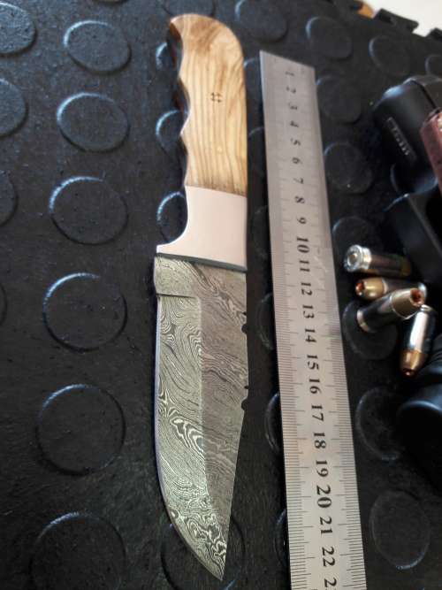 Handmade DAMASCUS Steel Knife, WOODEN handle scales. Crazy R1 start, No reserve.
