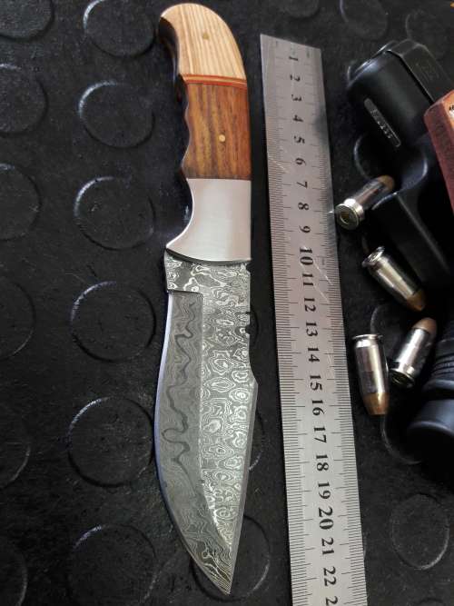 Handmade DAMASCUS Steel Knife, WOODEN handle scales. Crazy R1 start, No reserve.